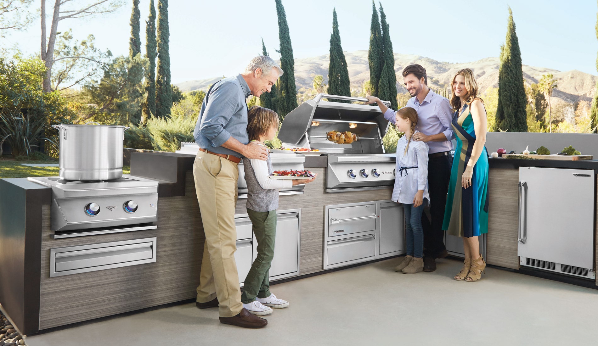 Los Angeles Fireplace Store - BBQ Grills - Fire Pits - Mantels