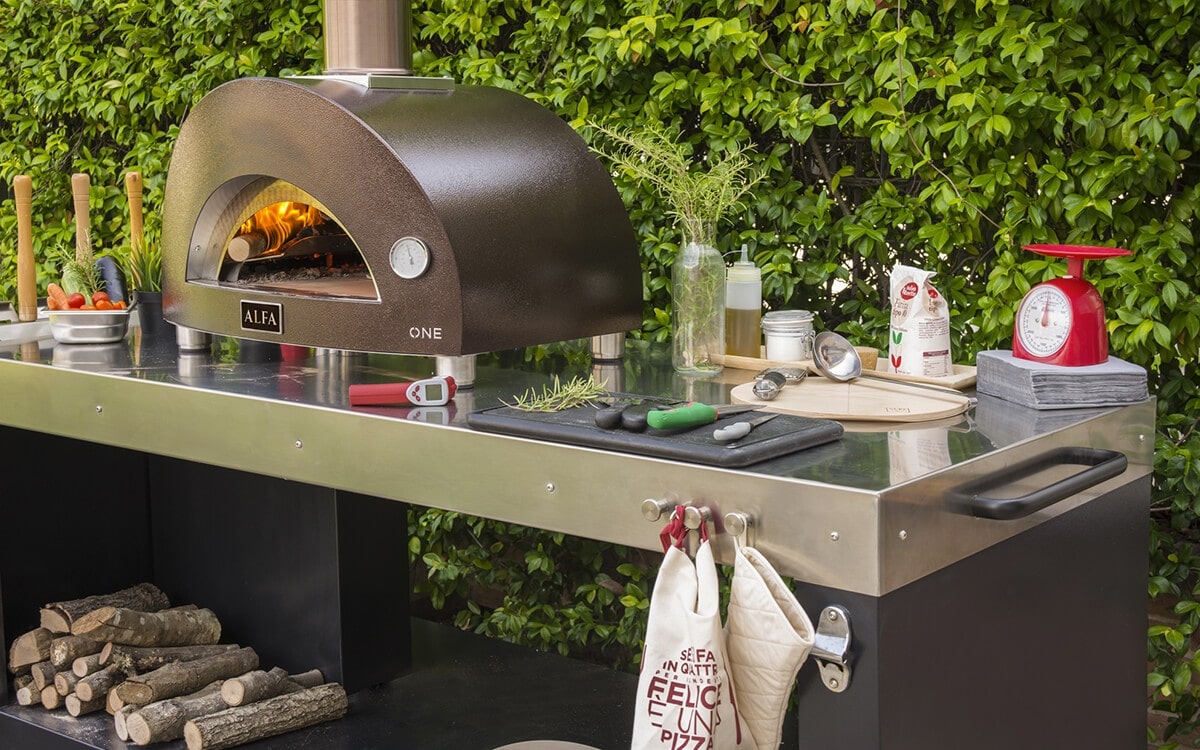Sole Gourmet Italia Large 24-Inch Built-In/Countertop Wood-Fired Outdoor Pizza  Oven - SOITALIA2424RF